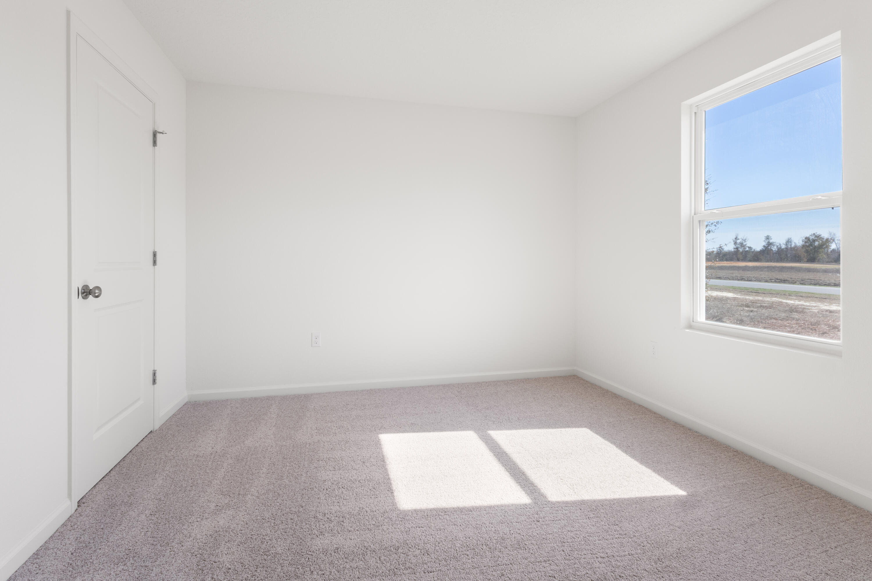 337 Cat Island Road DeFuniak Springs, FL 32433 - Photo 17 of 21 an empty room with a window