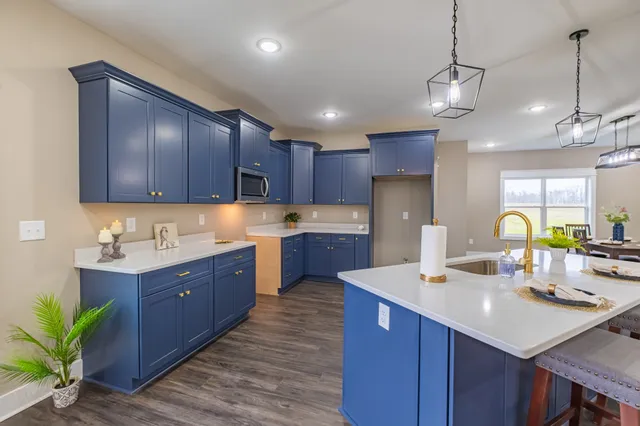 a view of a livingroom with furniture and a ceiling fan