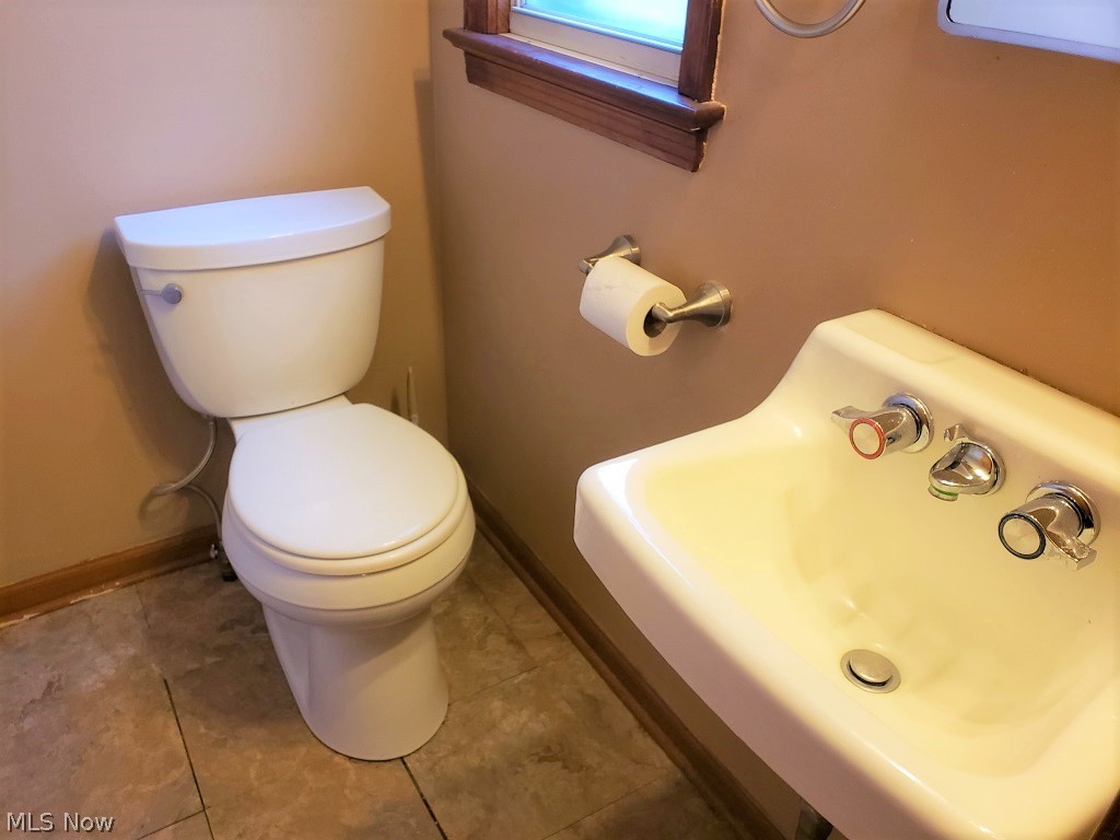 1396 Grantleigh Road Cleveland, OH 44121 - Photo 10 of 27 Gallery Image 10