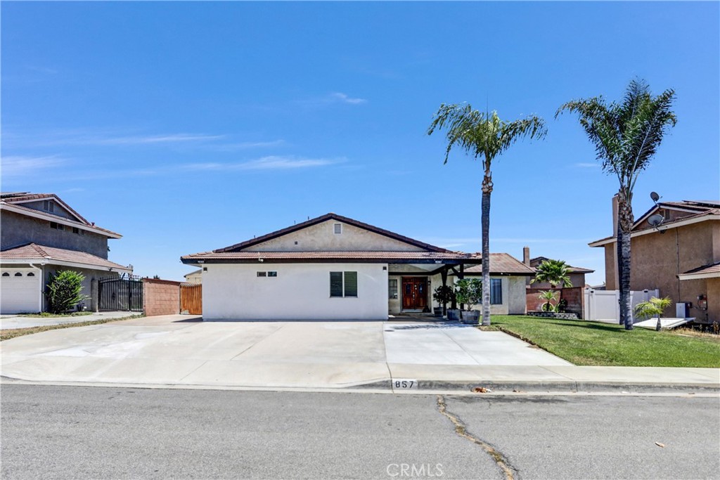 857 South Idyllwild Avenue, Unit 2 Rialto, CA 92376 - Photo 15 of 16 Located in Residential Area