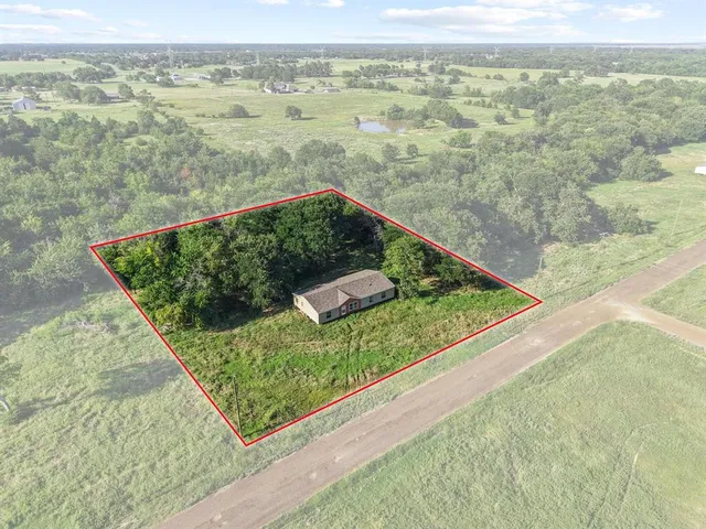 a view of a yard with wooden floor