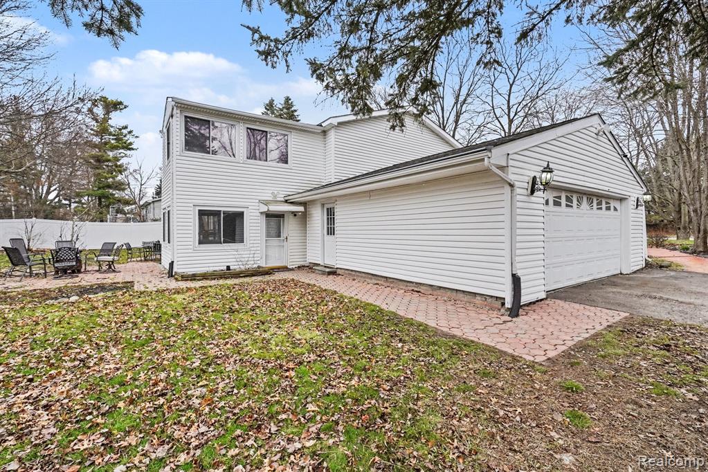 1784 Byron Road Howell, MI 48855 - Photo 30 of 33