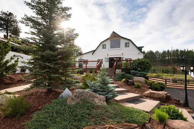a house view with a outdoor space