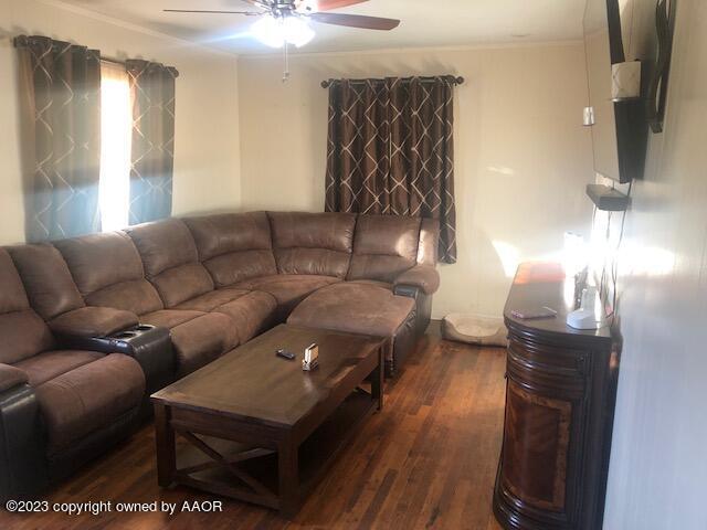 4517 South Bonham Street Amarillo, TX 79110 - Photo 3 of 13 Living Room