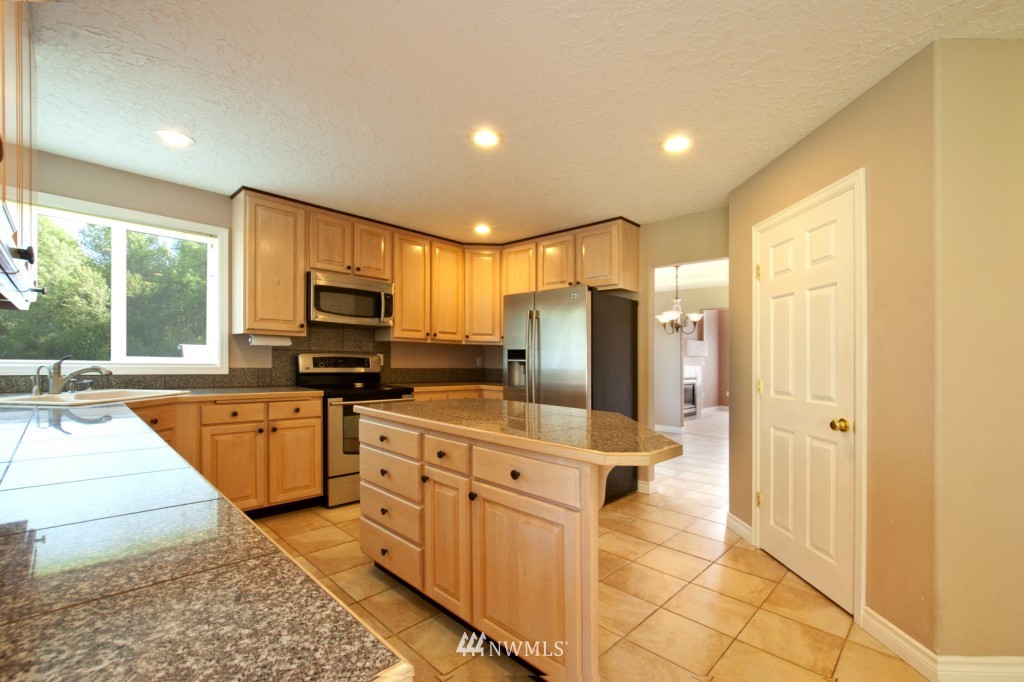 166 Derek Road Kelso, WA 98626 - Photo 6 of 25 Gallery Image 6