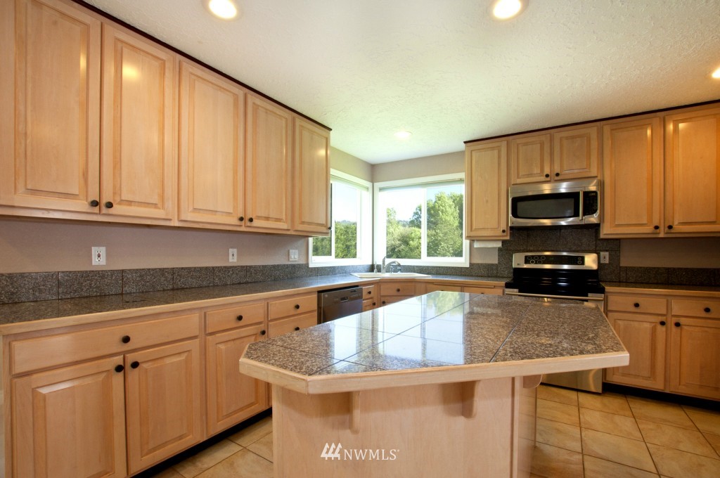 166 Derek Road Kelso, WA 98626 - Photo 7 of 25 Gallery Image 7