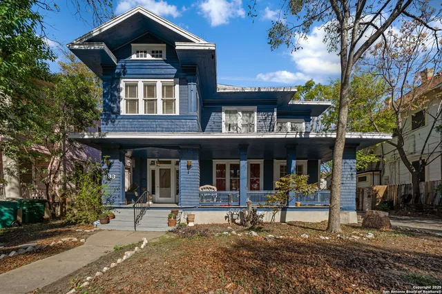 a house view with a outdoor space