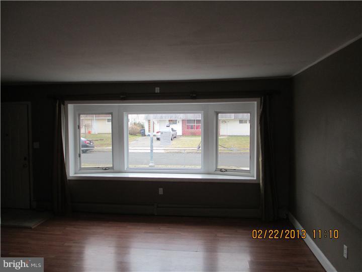 52 Mayflower Road Levittown, PA 19056 - Photo 3 of 9 Living Room