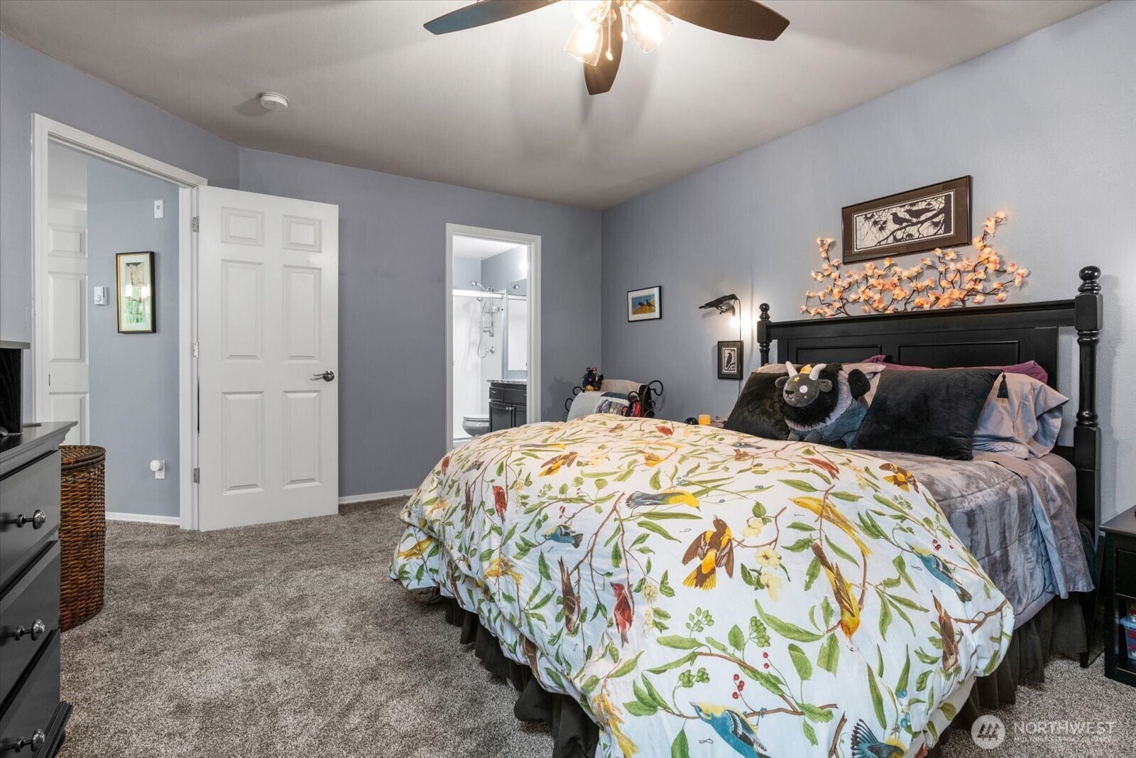 723 114th Street Southwest, Unit Y203 Everett, WA 98204 - Photo 20 of 35 a bedroom with a bed and a chandelier
