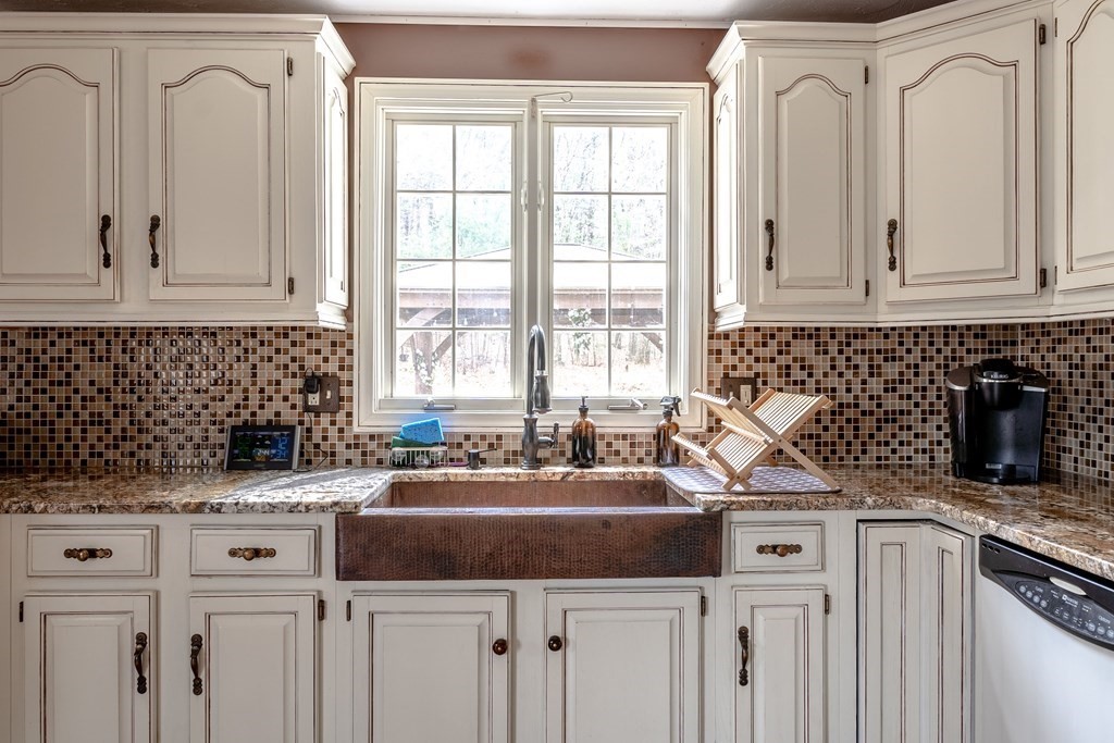 291 Hudson Road Bolton, MA 01740 - Photo 5 of 30 Gallery Image 5