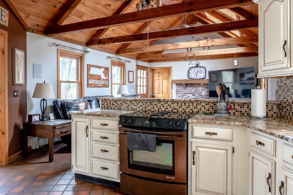 291 Hudson Road Bolton, MA 01740 - Photo 6 of 30 Gallery Image 6