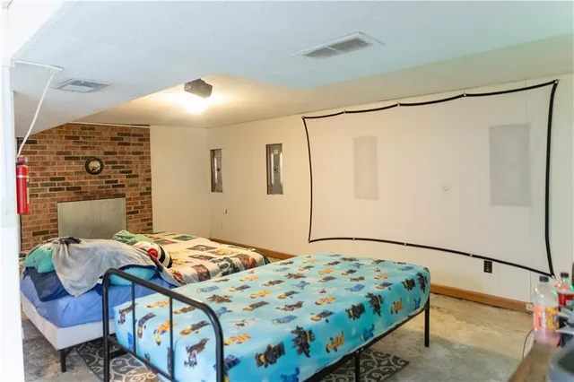 $215,000 | 1129 Fairlawn Avenue, Marshall, MO 65340