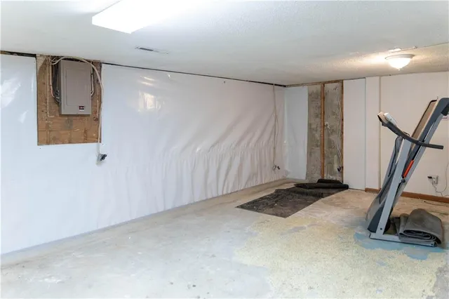 $215,000 | 1129 Fairlawn Avenue, Marshall, MO 65340