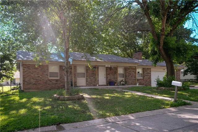 $215,000 | 1129 Fairlawn Avenue, Marshall, MO 65340