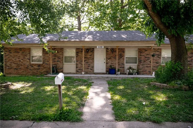 $215,000 | 1129 Fairlawn Avenue, Marshall, MO 65340