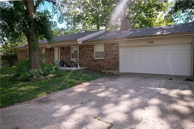 $215,000 | 1129 Fairlawn Avenue, Marshall, MO 65340