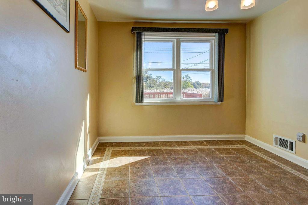 1909 Quentin Road Baltimore, MD 21222 - Photo 11 of 41