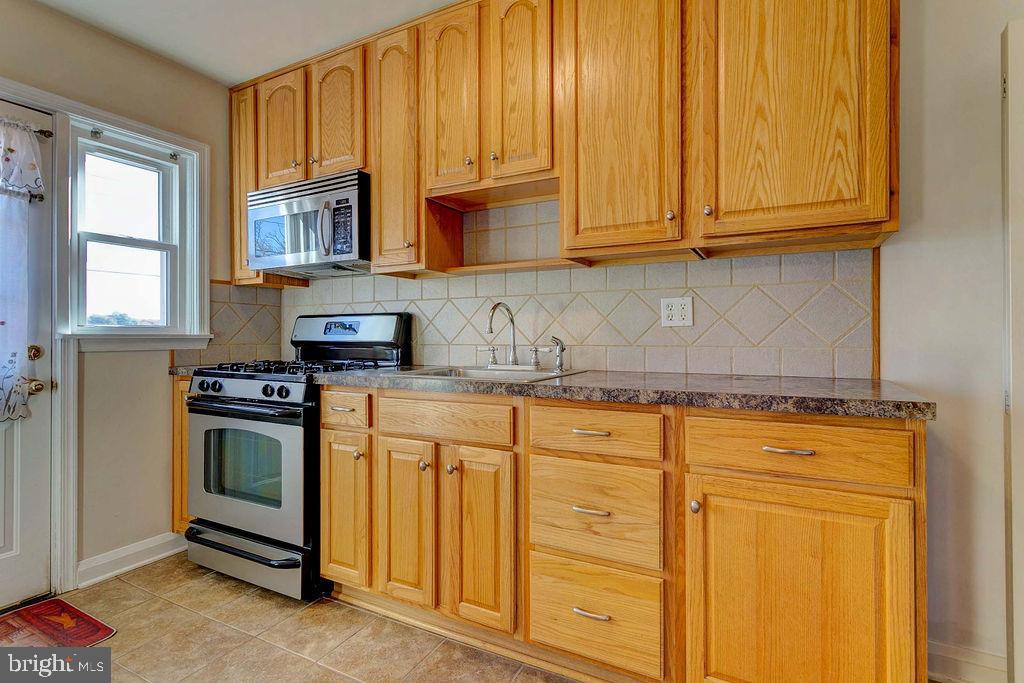 1909 Quentin Road Baltimore, MD 21222 - Photo 15 of 41