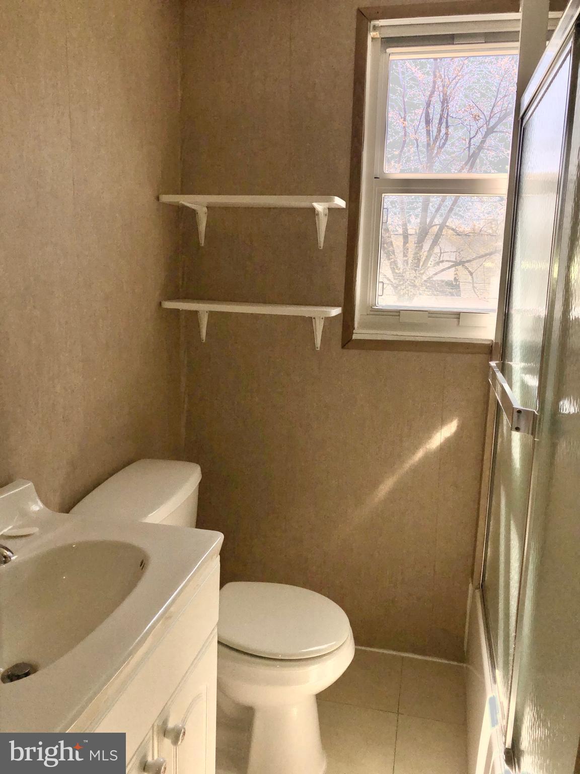 403 Ridgely Road Glen Burnie, MD 21061 - Photo 13 of 16 Upstairs bathroom