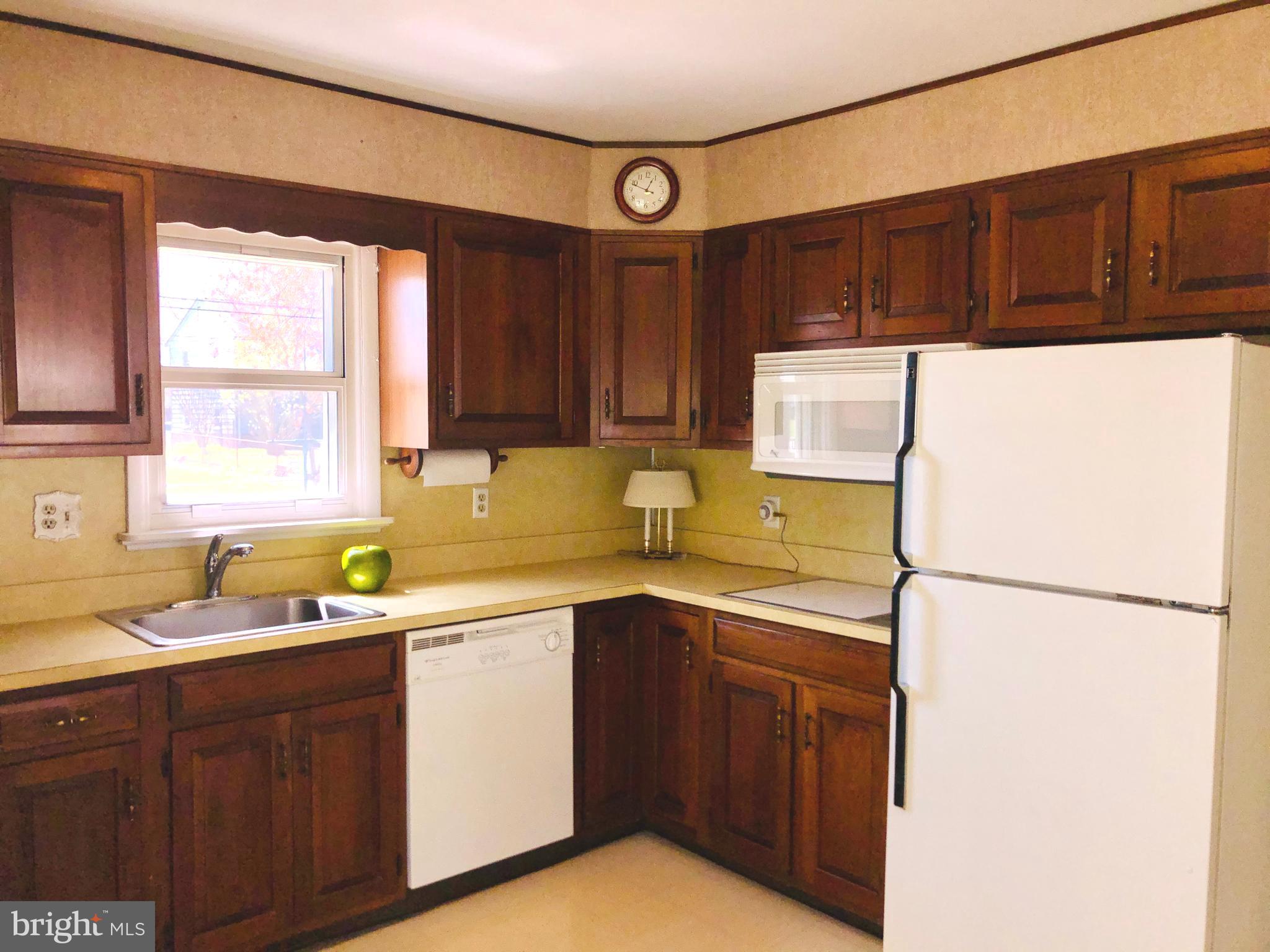 403 Ridgely Road Glen Burnie, MD 21061 - Photo 6 of 16 Kitchen w/Dishwasher & Built in Microwave
