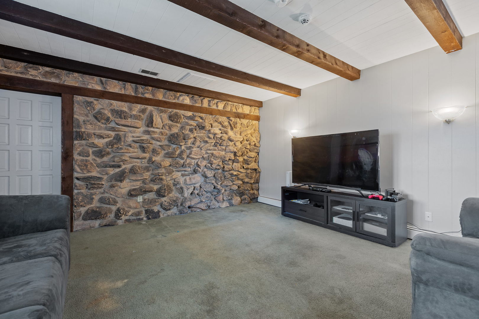 6193 Washington Street Chicago Ridge, IL 60415 - Photo 10 of 14 a living room with furniture and a flat screen tv