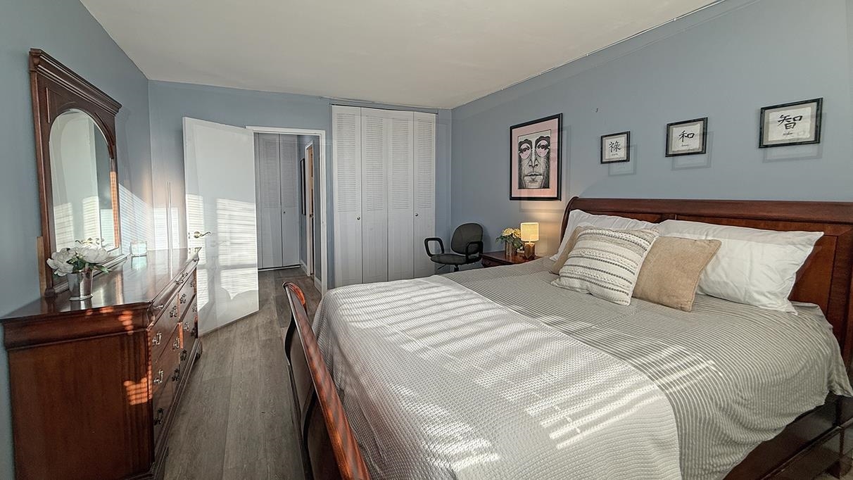 380 Mountain Road, Unit 714 Union City, NJ 07087 - Photo 10 of 31 a bedroom with a bed and a large mirror