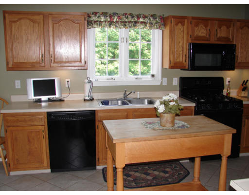 9 Hunters Lane Ashland, MA 01721 - Photo 6 of 26 Gallery Image 6