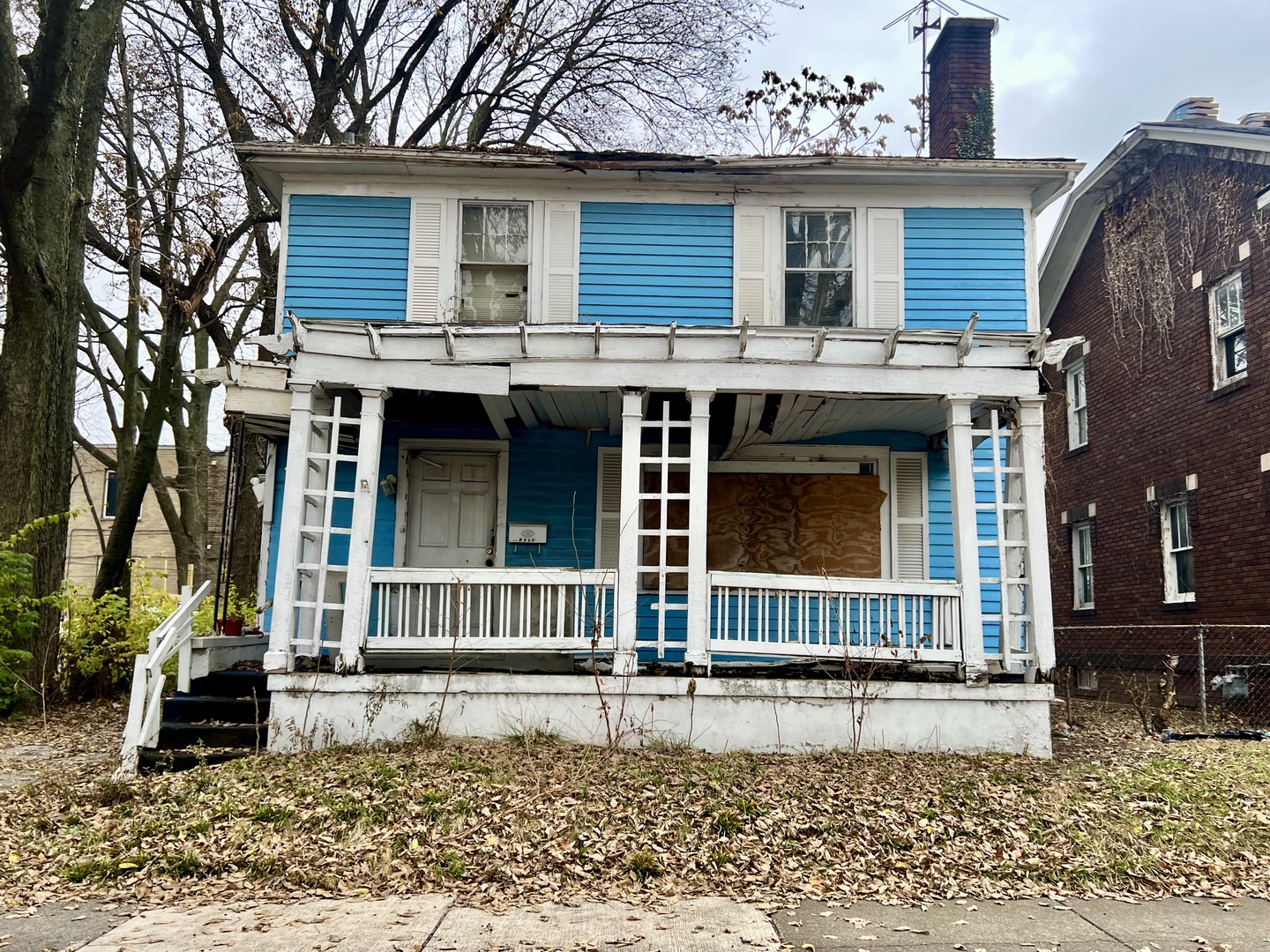 254 West Leafland Avenue Decatur, IL 62522 - Photo 3 of 6 a front view of a house
