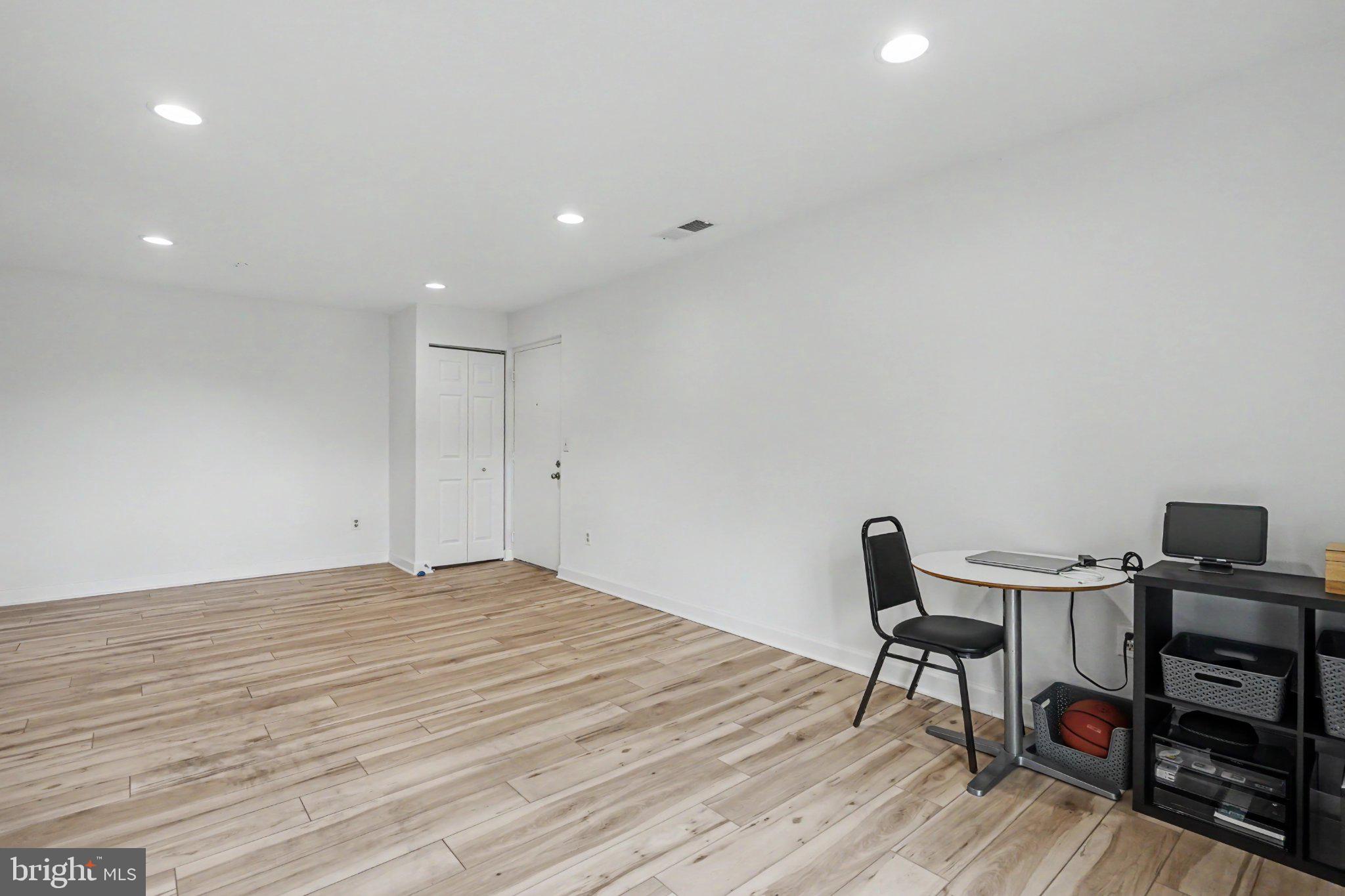 14800 Rydell Road, Unit 201 Centreville, VA 20121 - Photo 7 of 28 Spacious, versatile living area awaits.