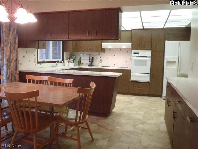 1978 Bremerton Road Lyndhurst, OH 44124 - Photo 5 of 21
