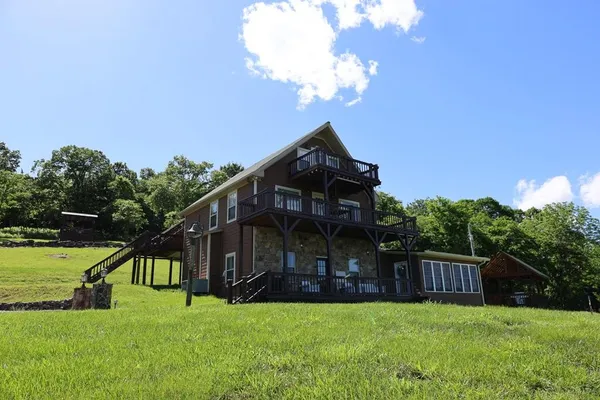 a view of house with a yard