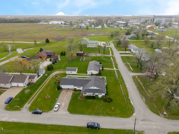 $359,000 | 401 South Gehle Street, St. Peter, IL 62880