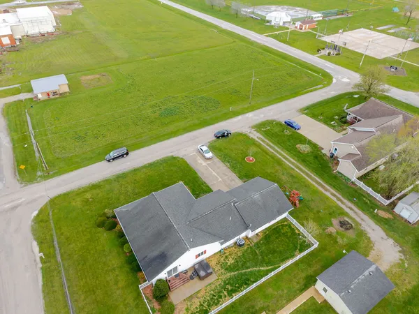 $359,000 | 401 South Gehle Street, St. Peter, IL 62880