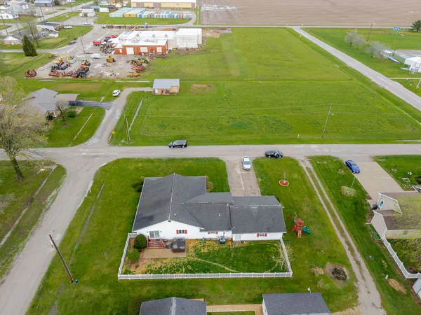 $359,000 | 401 South Gehle Street, St. Peter, IL 62880