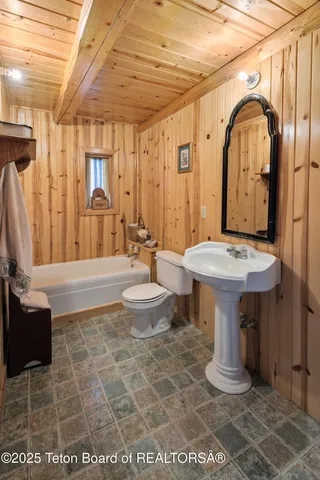 $1,100,000 | 15 Rainbow Drive, Cora, WY 82925