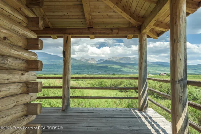 $1,100,000 | 15 Rainbow Drive, Cora, WY 82925