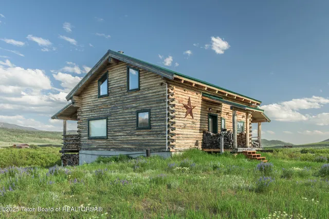 $1,100,000 | 15 Rainbow Drive, Cora, WY 82925
