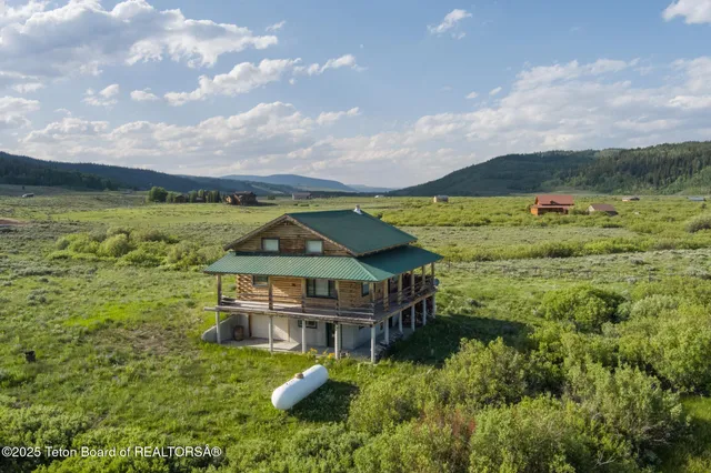 $1,100,000 | 15 Rainbow Drive, Cora, WY 82925