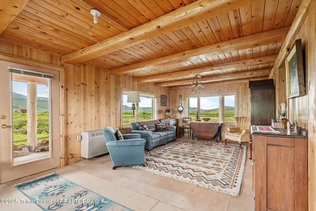 $1,100,000 | 15 Rainbow Drive, Cora, WY 82925