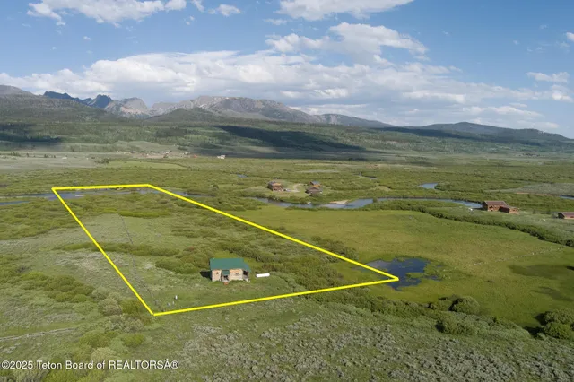 $1,100,000 | 15 Rainbow Drive, Cora, WY 82925