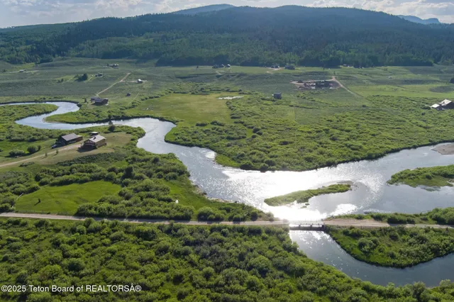 $1,100,000 | 15 Rainbow Drive, Cora, WY 82925