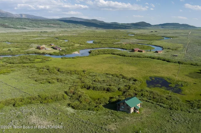 $1,100,000 | 15 Rainbow Drive, Cora, WY 82925