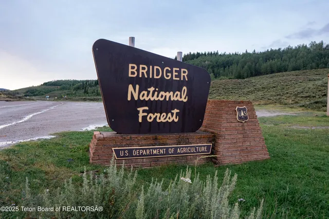 $1,100,000 | 15 Rainbow Drive, Cora, WY 82925