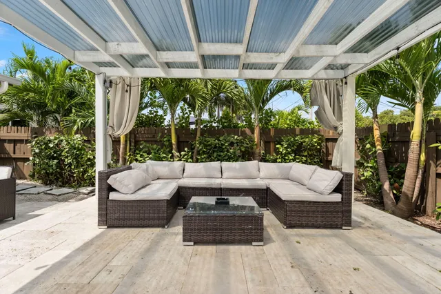 $1,000,000 | 1243 Garfield Street, Hollywood, FL 33019