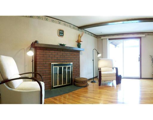 8333 Post Road Allison Park, PA 15101 - Photo 8 of 18 Den/Family/Great Room.