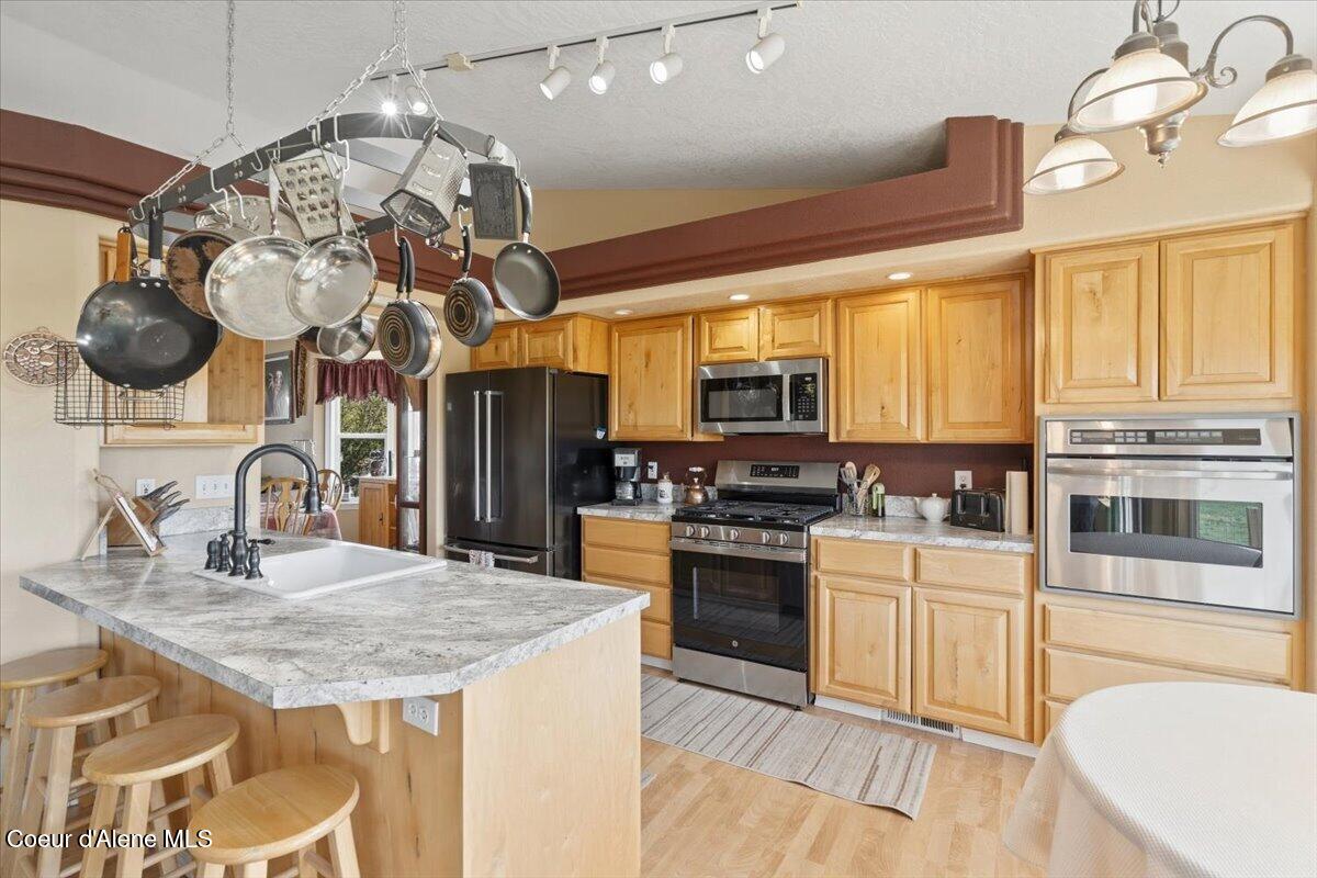 222 East Remington Road Athol, ID 83801 - Photo 13 of 73 Kitchen and Breakfast Bar
