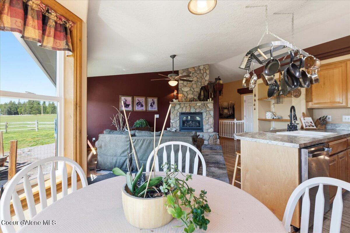 222 East Remington Road Athol, ID 83801 - Photo 19 of 78 Casual Dining And Family Room