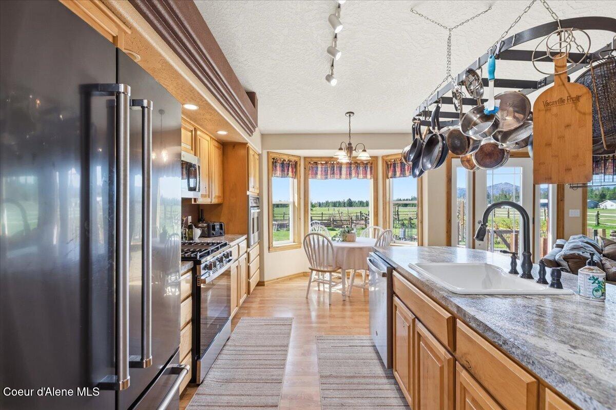222 East Remington Road Athol, ID 83801 - Photo 22 of 78 Kitchen and Breakfast Nook
