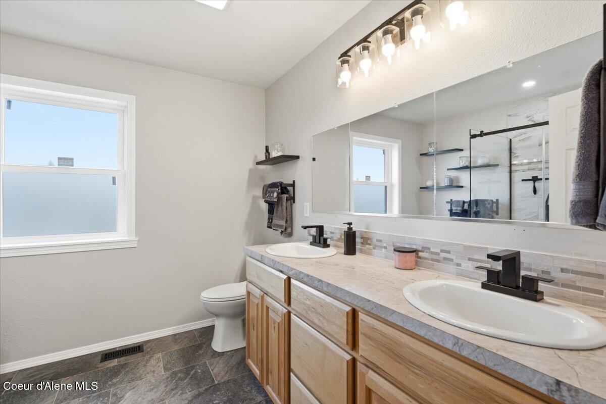 222 East Remington Road Athol, ID 83801 - Photo 23 of 73 Primary Bathroom