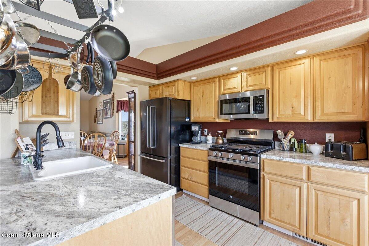 222 East Remington Road Athol, ID 83801 - Photo 25 of 78 Bright and Sunny Kitchen